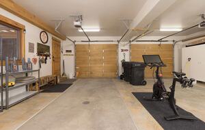 Grand Big Sky Ski In/Ski Out Lodge | Moon Rider - Big Sky, Montana