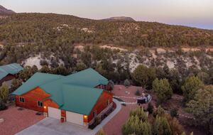Starry Ridge Retreat Near Zion’s East Gate - Mt.Carmel, Utah