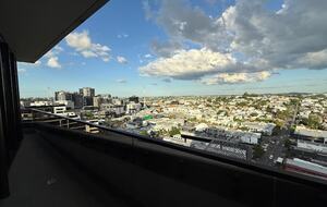Designer Condo with Concierge & City Views - Newstead, Australia