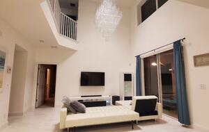 Elegant Solana Retreat Near Orlando’s Top Attractions - Davenport, Florida