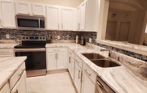 Elegant Solana Retreat Near Orlando’s Top Attractions - Davenport, Florida