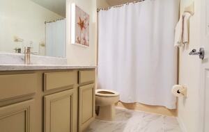 Elegant Solana Retreat Near Orlando’s Top Attractions - Davenport, Florida