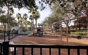 Elegant Solana Retreat Near Orlando’s Top Attractions - Davenport, Florida