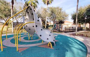 Elegant Solana Retreat Near Orlando’s Top Attractions - Davenport, Florida