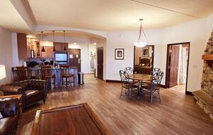 Cozy Wisconsin Dells Penthouse with River Access - Wisconsin Dells, Wisconsin