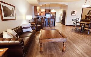 Cozy Wisconsin Dells Penthouse with River Access - Wisconsin Dells, Wisconsin