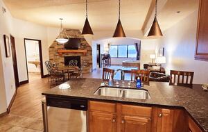 Cozy Wisconsin Dells Penthouse with River Access - Wisconsin Dells, Wisconsin