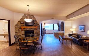 Cozy Wisconsin Dells Penthouse with River Access - Wisconsin Dells, Wisconsin