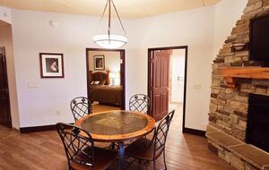 Cozy Wisconsin Dells Penthouse with River Access - Wisconsin Dells, Wisconsin