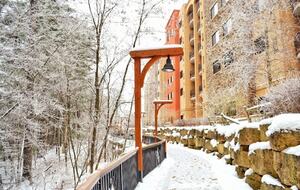 Cozy Wisconsin Dells Penthouse with River Access - Wisconsin Dells, Wisconsin