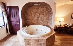 Cozy Wisconsin Dells Penthouse with River Access - Wisconsin Dells, Wisconsin