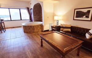 Cozy Wisconsin Dells Penthouse with River Access - Wisconsin Dells, Wisconsin