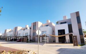 Contemporary Light-Filled Sanctuary with Club-Level Amenities - Playa del Carmen, Q.R.,, Mexico