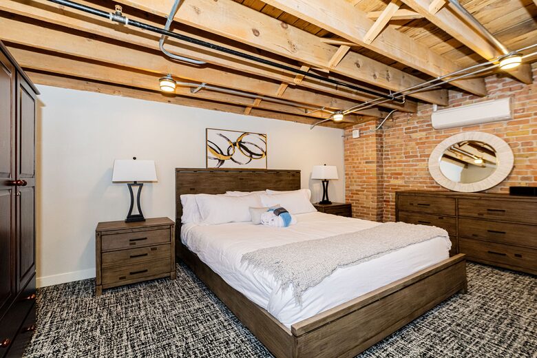 Downtown Ogden Escape Steps from Historic 25th Street - Ogden, Utah