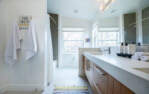 Warm and Stylish Denver Escape Close to Washington Park & Pearl Street - Denver, Colorado