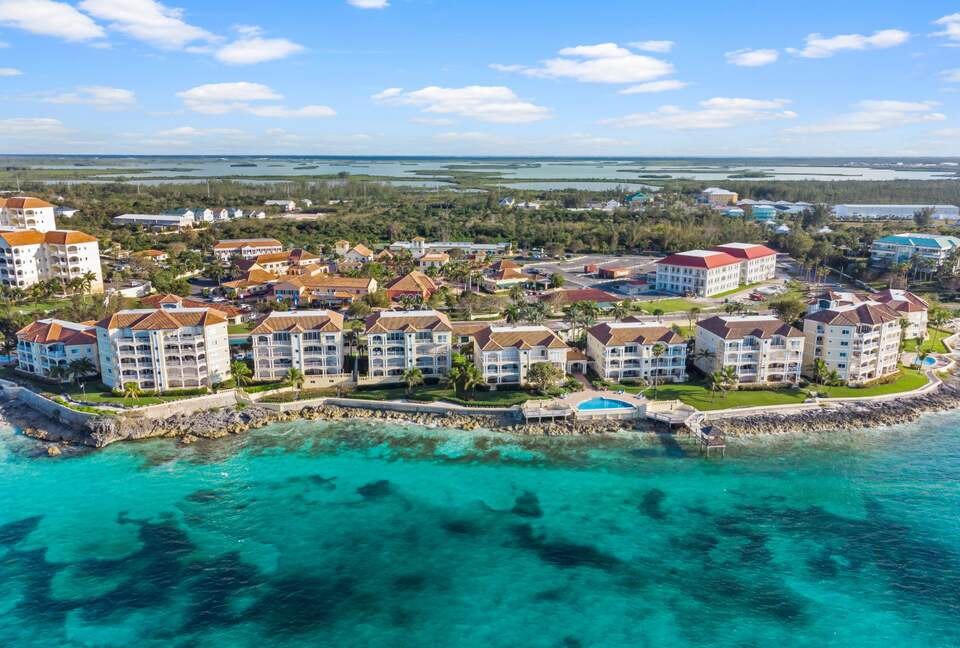 Oceanfront Escape in Exclusive Caves Point Community - Nassau, Bahamas
