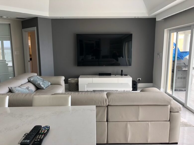 Oceanfront Escape in Exclusive Caves Point Community - Nassau, Bahamas