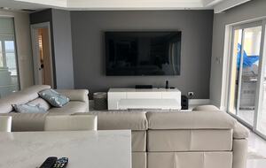 Oceanfront Escape in Exclusive Caves Point Community - Nassau, Bahamas