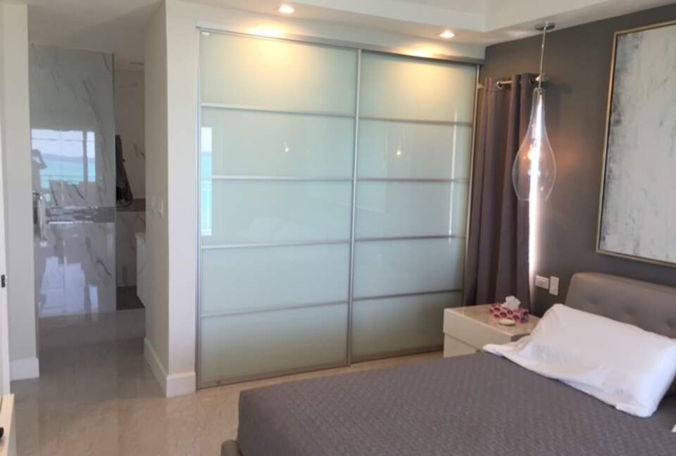 Oceanfront Escape in Exclusive Caves Point Community - Nassau, Bahamas