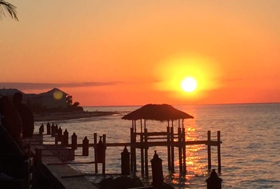 Oceanfront Escape in Exclusive Caves Point Community - Nassau, Bahamas