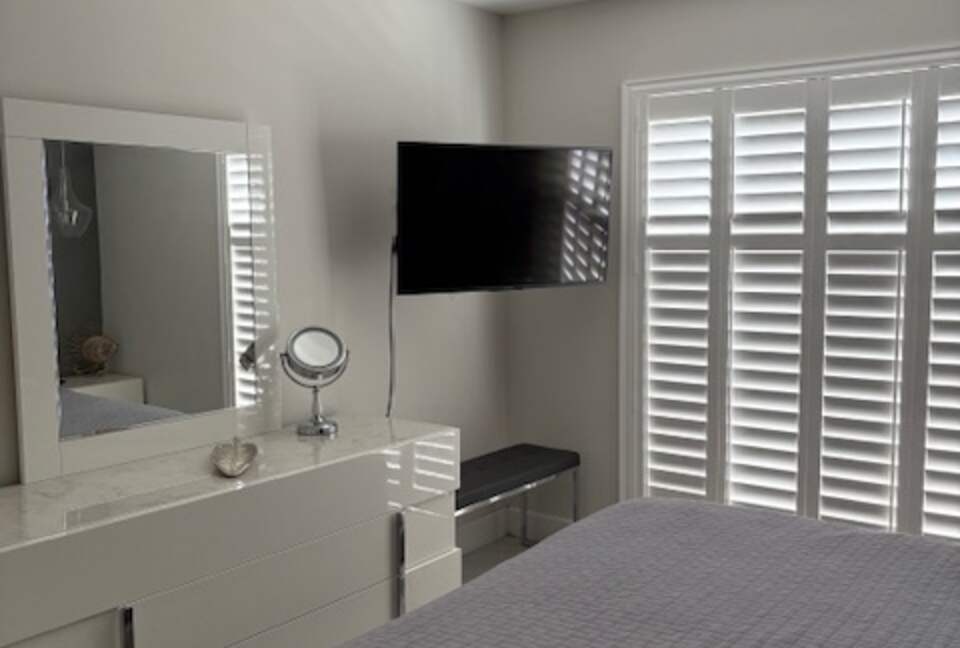 Oceanfront Escape in Exclusive Caves Point Community - Nassau, Bahamas