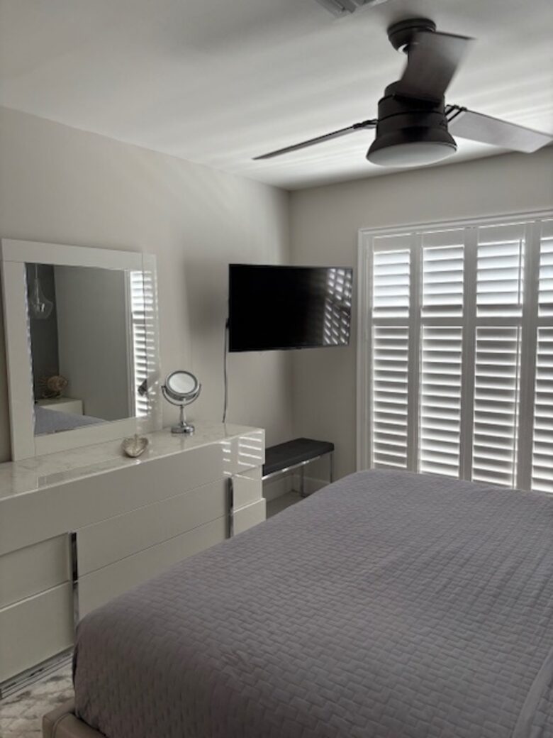 Oceanfront Escape in Exclusive Caves Point Community - Nassau, Bahamas