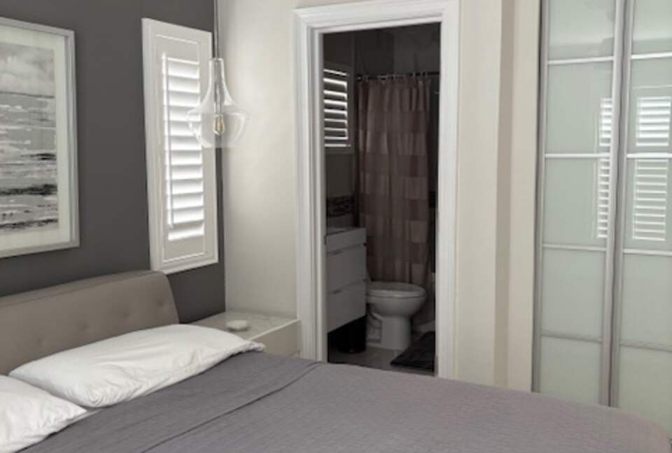 Oceanfront Escape in Exclusive Caves Point Community - Nassau, Bahamas