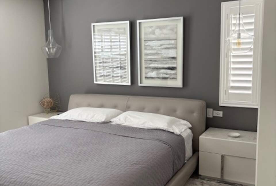 Oceanfront Escape in Exclusive Caves Point Community - Nassau, Bahamas