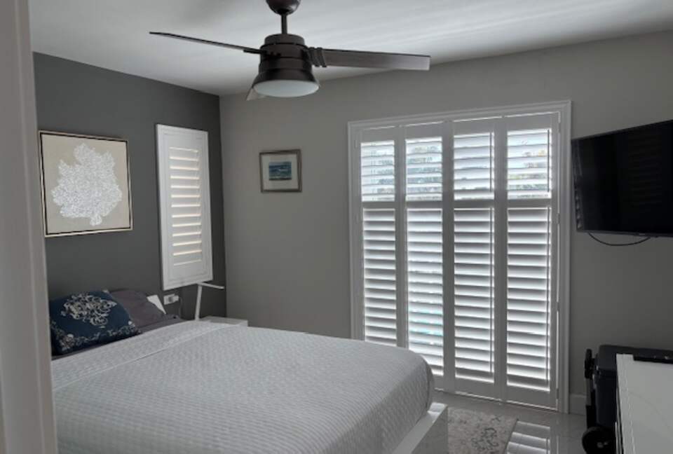 Oceanfront Escape in Exclusive Caves Point Community - Nassau, Bahamas