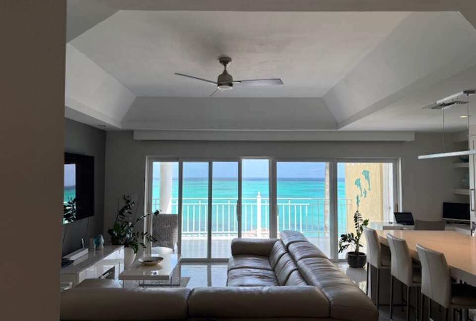 Oceanfront Escape in Exclusive Caves Point Community - Nassau, Bahamas