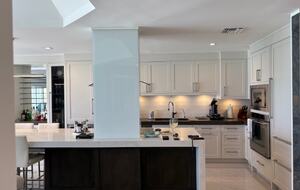 Oceanfront Escape in Exclusive Caves Point Community - Nassau, Bahamas