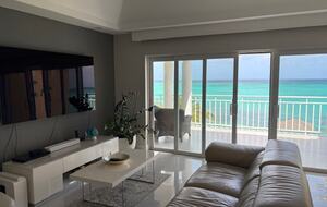 Oceanfront Escape in Exclusive Caves Point Community - Nassau, Bahamas