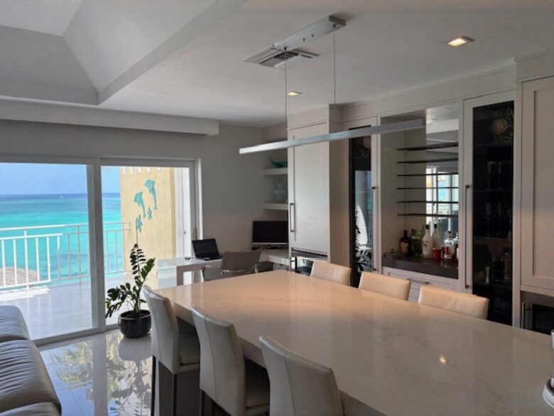 Oceanfront Escape in Exclusive Caves Point Community - Nassau, Bahamas