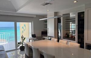 Oceanfront Escape in Exclusive Caves Point Community - Nassau, Bahamas