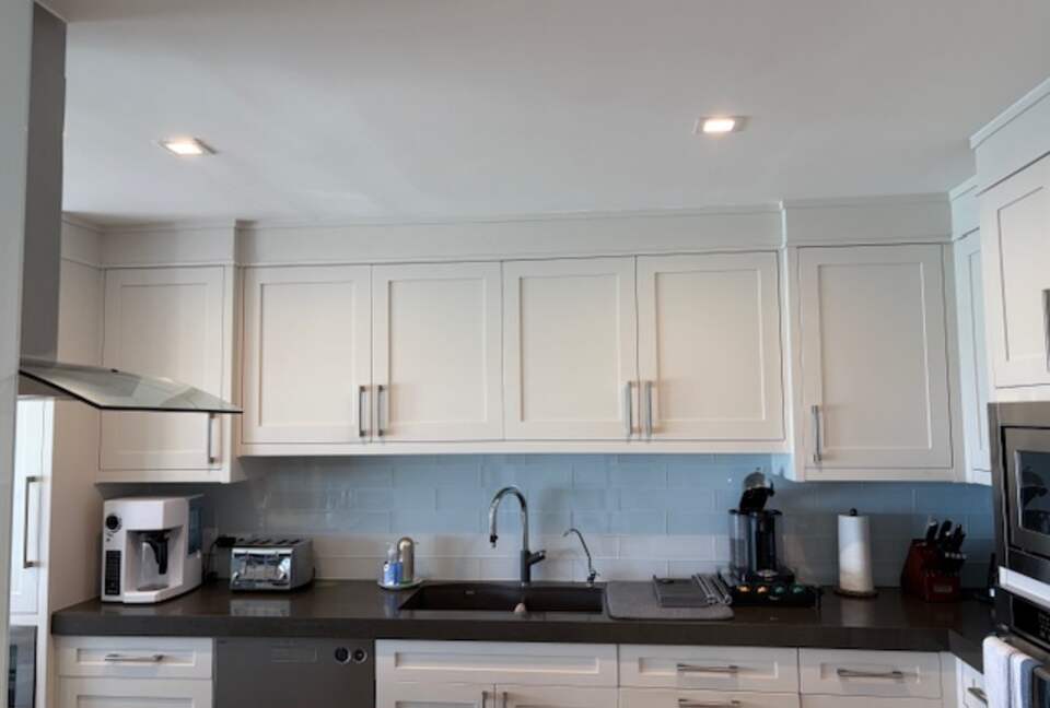 Oceanfront Escape in Exclusive Caves Point Community - Nassau, Bahamas