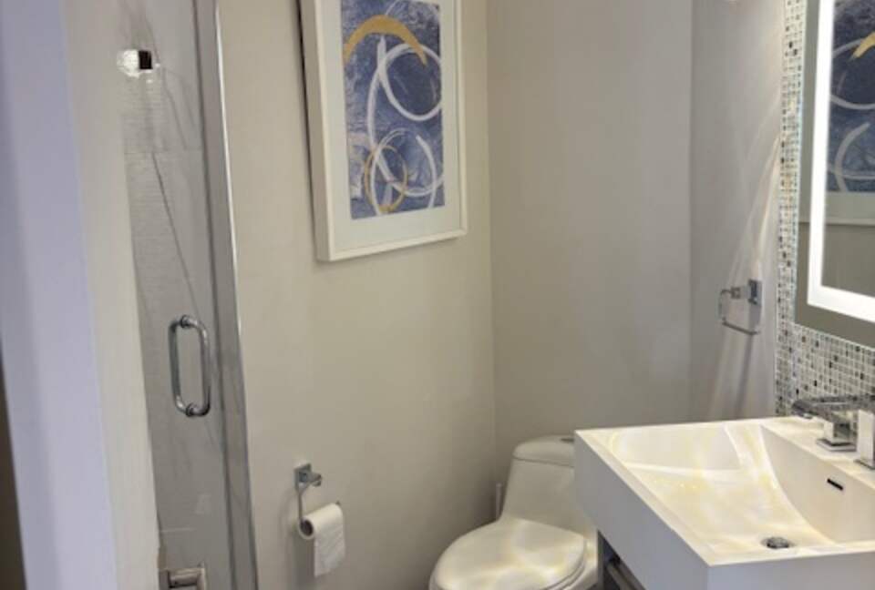 Oceanfront Escape in Exclusive Caves Point Community - Nassau, Bahamas