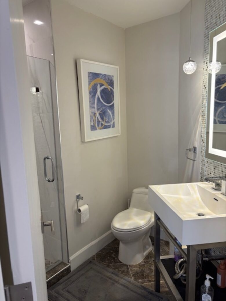 Oceanfront Escape in Exclusive Caves Point Community - Nassau, Bahamas