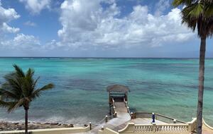 Oceanfront Escape in Exclusive Caves Point Community - Nassau, Bahamas