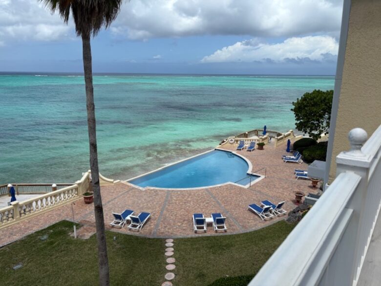 Oceanfront Escape in Exclusive Caves Point Community - Nassau, Bahamas