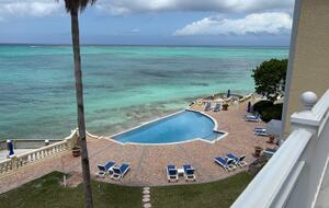 Oceanfront Escape in Exclusive Caves Point Community - Nassau, Bahamas