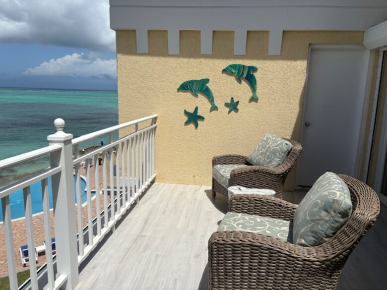 Oceanfront Escape in Exclusive Caves Point Community - Nassau, Bahamas