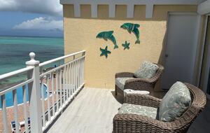 Oceanfront Escape in Exclusive Caves Point Community - Nassau, Bahamas
