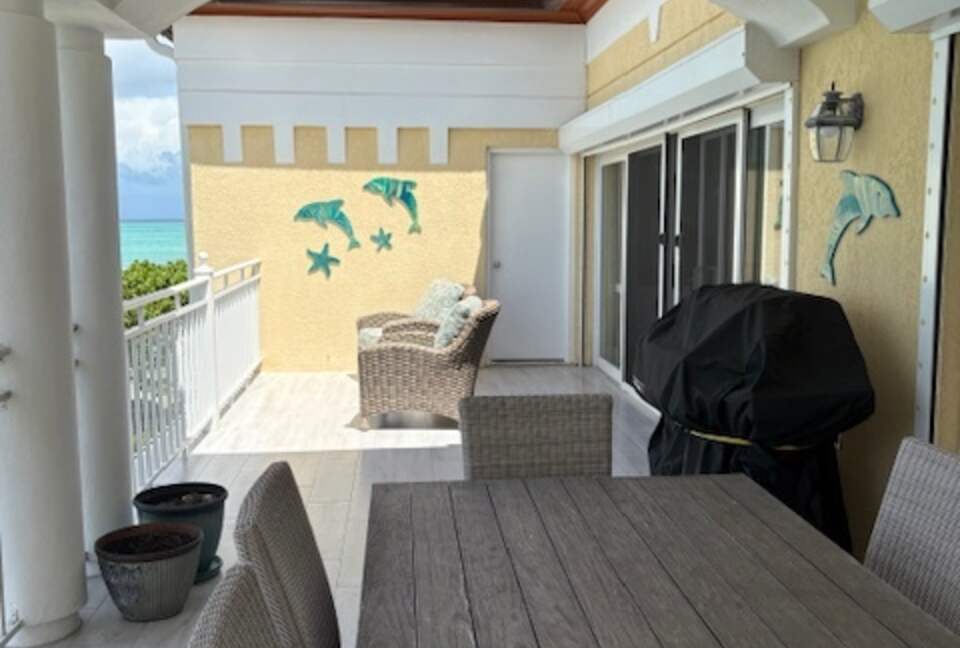 Oceanfront Escape in Exclusive Caves Point Community - Nassau, Bahamas