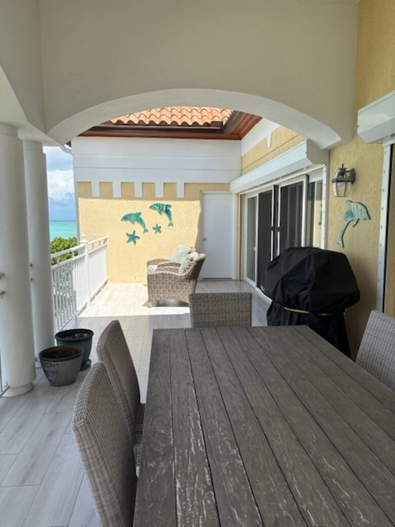 Oceanfront Escape in Exclusive Caves Point Community - Nassau, Bahamas