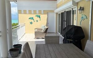 Oceanfront Escape in Exclusive Caves Point Community - Nassau, Bahamas