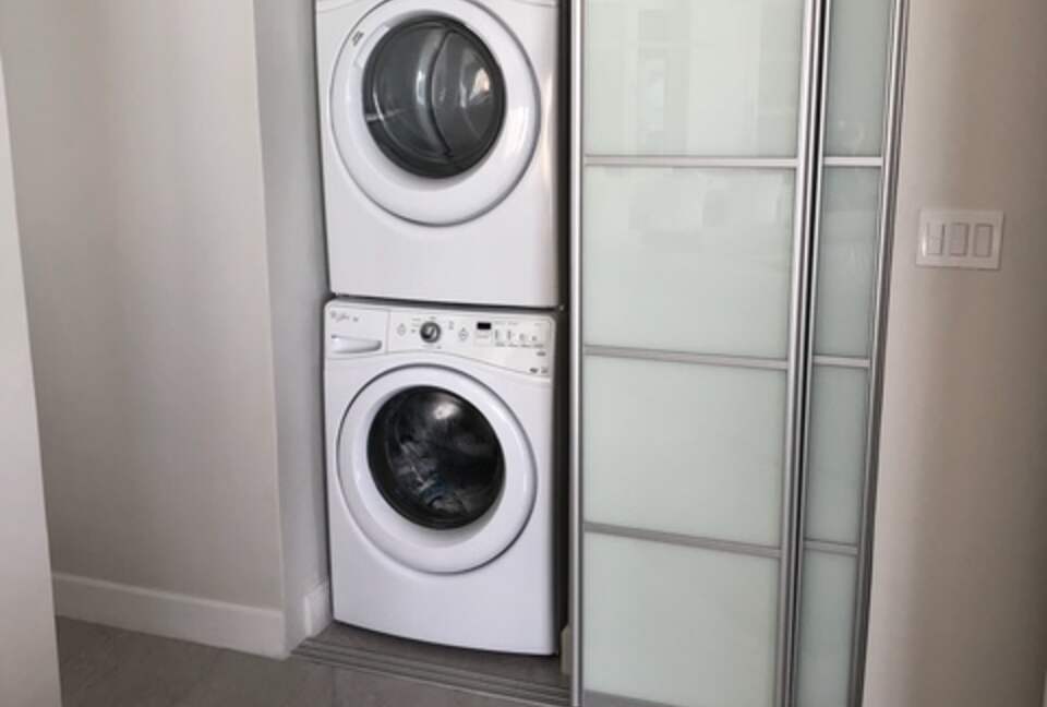 Oceanfront Escape in Exclusive Caves Point Community - Nassau, Bahamas