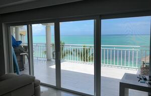 Oceanfront Escape in Exclusive Caves Point Community - Nassau, Bahamas
