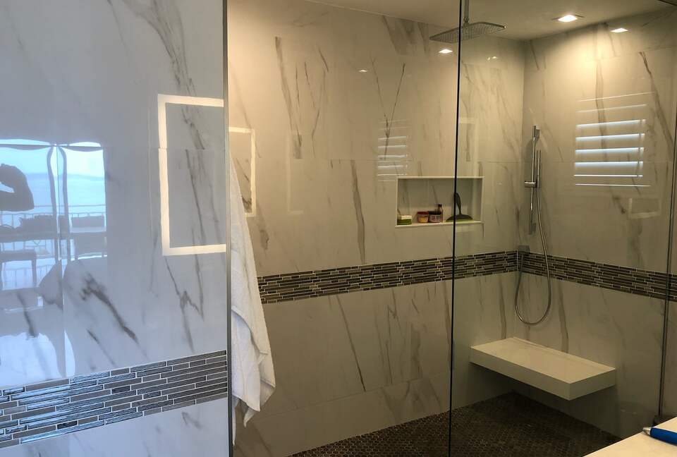 Oceanfront Escape in Exclusive Caves Point Community - Nassau, Bahamas