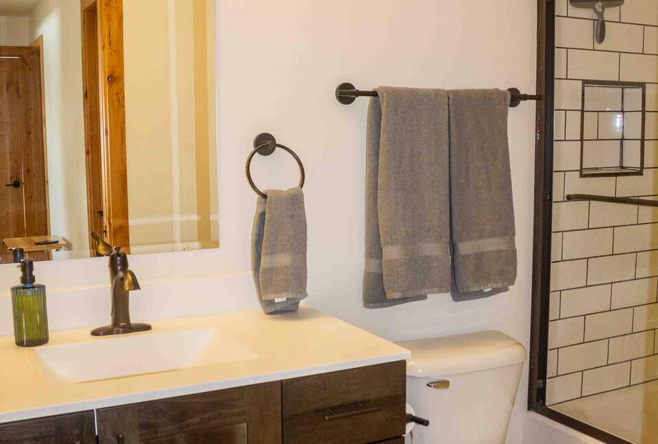 Bathroom 2 with shower/tub combo