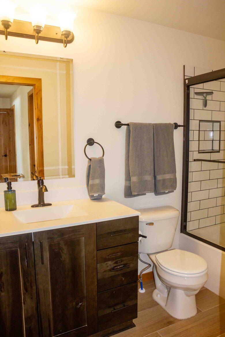 Bathroom 2 with shower/tub combo
